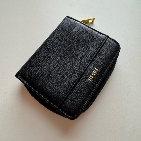 Fossil Wallet - Picture 1 of 13